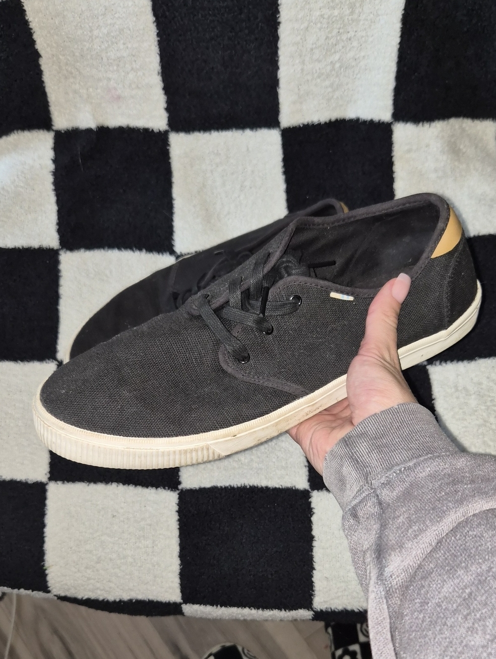 Toms Black Canvas Low-Top Sneakers with Cream Sole and Tan Heel Patch Mens 11